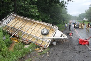 Car Crashes into Utility Trailer on SR54, Hometown, 7-14-2014 (21)
