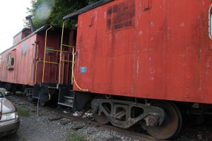 Litter between Trains, Train Station, Tamaqua, 7-24-2014 (5)