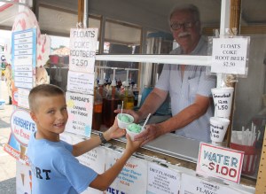 Photos at Hometown Auction, Farmers Market, Hometown, 7-23-2014 (25)
