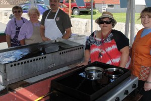 Volunteers, St. Joseph Parish Festival, St. Joseph's Church, Summit Hill, 7-20-2014 (9)