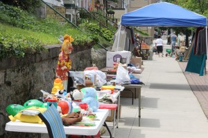 Community Yard Sale, Sidewalk Sale, via Chamber of Commerce, Tamaqua, 8-2-2014 (24)