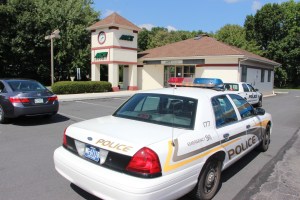 Police Outside Mauch Chunk Trust, MCT, Following Armed Robbery, Hometown, 8-26-2014 (1)