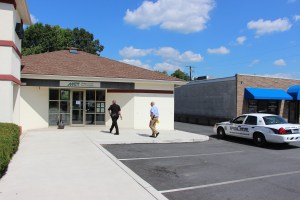 Police Outside Mauch Chunk Trust, MCT, Following Armed Robbery, Hometown, 8-26-2014 (10)