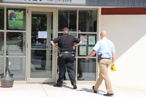 Police Outside Mauch Chunk Trust, MCT, Following Armed Robbery, Hometown, 8-26-2014 (12)