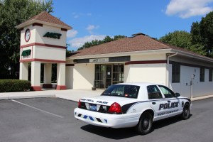 Police Outside Mauch Chunk Trust, MCT, Following Armed Robbery, Hometown, 8-26-2014 (3)