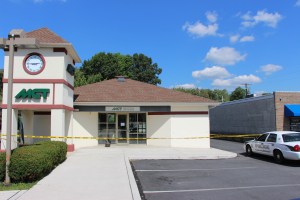 Police Outside Mauch Chunk Trust, MCT, Following Armed Robbery, Hometown, 8-26-2014 (30)