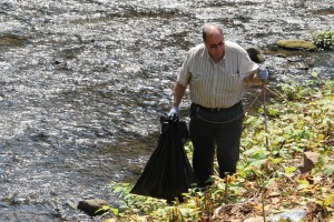 River Cleanup, Little Schuylkill River, next to Boyer's Food Market, Tamaqua, 8-9-2014 (11)