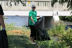 River Cleanup, Little Schuylkill River, next to Boyer's Food Market, Tamaqua, 8-9-2014 (21)