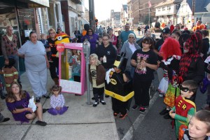 Lansford Alive Kids Safe Trick Or Treat, Ridge Street, Lansford, 10-25-2014 (21)