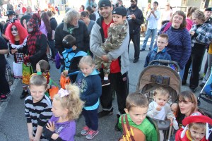 Lansford Alive Kids Safe Trick Or Treat, Ridge Street, Lansford, 10-25-2014 (23)