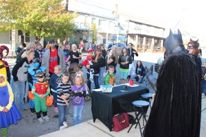 Lansford Alive Kids Safe Trick Or Treat, Ridge Street, Lansford, 10-25-2014 (34)