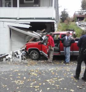 Pickup Truck Crashes into Home, Garage, Lincoln Street, Tamaqua, 10-22-2014 (4)