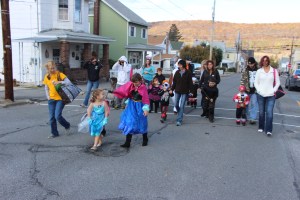 C.H.O.S.E. Halloween Parade and Childrens Party, Coaldale Complex, Coaldale, 10-26-2014 (13)