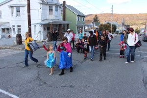 C.H.O.S.E. Halloween Parade and Childrens Party, Coaldale Complex, Coaldale, 10-26-2014 (14)