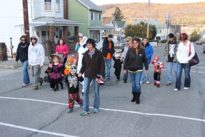 C.H.O.S.E. Halloween Parade and Childrens Party, Coaldale Complex, Coaldale, 10-26-2014 (16)