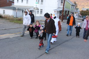 C.H.O.S.E. Halloween Parade and Childrens Party, Coaldale Complex, Coaldale, 10-26-2014 (18)