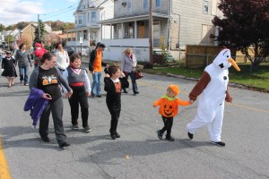 C.H.O.S.E. Halloween Parade and Childrens Party, Coaldale Complex, Coaldale, 10-26-2014 (42)