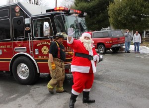 Arrival of Santa, Community Center, Summit Hill, 12-14-2014 (20)