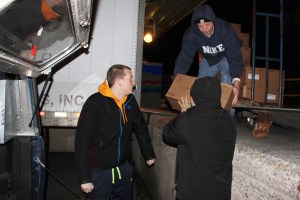 Loading, Unloading Hams, from Boyers Food Market to Salvation Army, Tamaqua, 12-18-2014 (8)