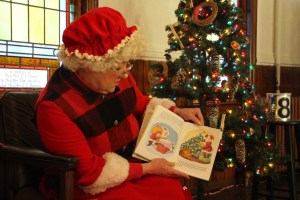 Mrs. Claus Reads to Kids, Community Arts Center, Tamaqua, 12-7-2014 (22)