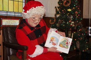 Mrs. Claus Reads to Kids, Community Arts Center, Tamaqua, 12-7-2014 (24)