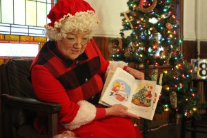 Mrs. Claus Reads to Kids, Community Arts Center, Tamaqua, 12-7-2014 (25)