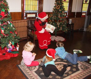 Mrs. Claus Reads to Kids, Community Arts Center, Tamaqua, 12-7-2014 (6)