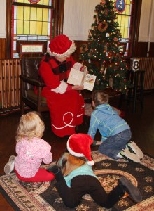 Mrs. Claus Reads to Kids, Community Arts Center, Tamaqua, 12-7-2014 (7)