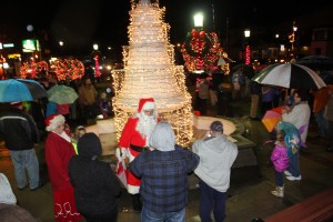Santa, Mrs. Claus, Parade, Depot Square Park, Tamaqua, 12-6-2013 (105)
