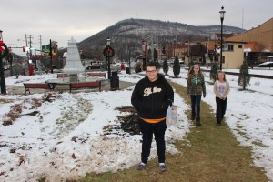 Santa Visits Tamaqua, Depot Square Park, Five Points, Tamaqua, 12-13-2014 (18)