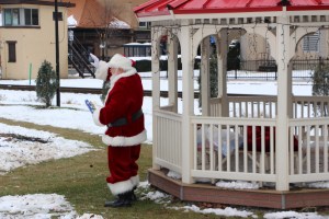 Santa Visits Tamaqua, Depot Square Park, Five Points, Tamaqua, 12-13-2014 (25)