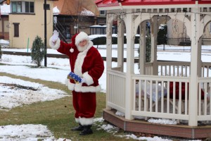 Santa Visits Tamaqua, Depot Square Park, Five Points, Tamaqua, 12-13-2014 (27)