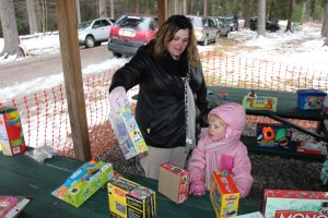 Visit with Santa, OCRC, Lower Owl Creek Dam Reservoir, Tamaqua, 12-13-2014 (3)