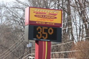 35 Degrees, Sign, Hope's Collision and Towing, Tamaqua (3)
