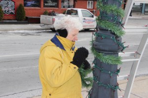 Frank Fabrizio Taking Down Christmas Light, Depot Square Park, Tamaqua, 1-11-2015 (22)