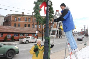 Frank Fabrizio Taking Down Christmas Light, Depot Square Park, Tamaqua, 1-11-2015 (28)