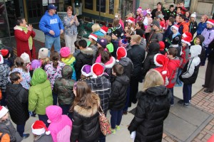 St. Jerome School Students Caroling, Downtown Tamaqua, 12-22-2014 (9)