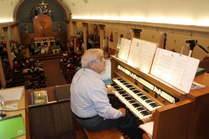 Tom Cara Playing Organ, St. John XXIII Roman Catholic Parish, Tamaqua (7)