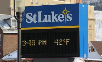 Winter Heat Wave, 42 Degrees, Tamaqua, 2-22-2015 (20)