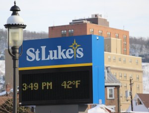 Winter Heat Wave, 42 Degrees, Tamaqua, 2-22-2015 (31)