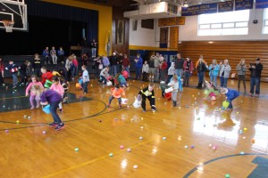 Easter Egg Hunt, Marian Catholic High School, Hometown, 4-4-2015 (22)