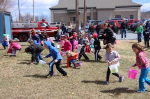 Easter Egg Hunt, South Ward Fire Company, Tamaqua, 4-4-2015 (44)