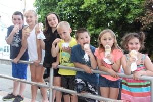 Kids, Ice Cream, Hope's, Our Family Mini Mart, Tamaqua, 5-19-2015 (2)