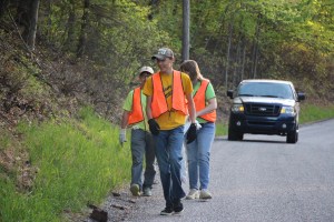 Scouts Clean Road in Ryan Township, 5-14-2015 (8)