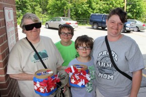 Selling Poppies, Boyers Food Market, Tamaqua, 5-24-2015 (2)