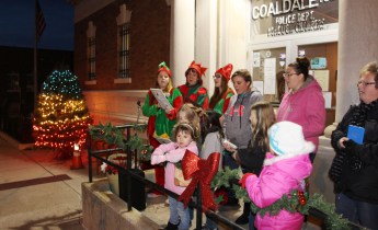 Coaldale Holiday Tree Lighting, Via C.H.O.S.E., Borough Hall, Coaldale, 11-29-2015 (19)