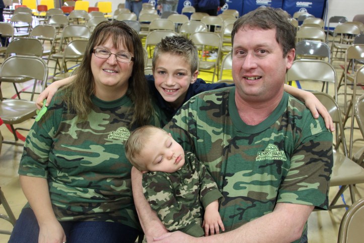 Mom, Dad, Son, Veterans Day Program, Tamaqua Area Elementary School, Tamaqua, 11-11-2015 (10)