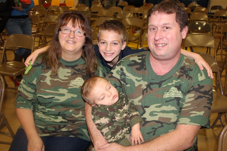 Mom, Dad, Son, Veterans Day Program, Tamaqua Area Elementary School, Tamaqua, 11-11-2015 (12)