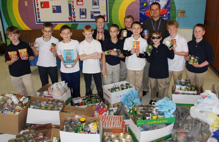 Students, Staff Collect Food Items for Salvation Army, Tamaqua Elementary School, Tamaqua, 11-20-2015 (1)
