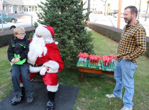 Santa Claus Stops at American Hose Company, Tamaqua, 12-20-2015 (36)